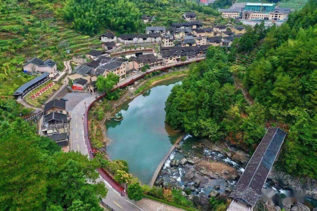 走进闽东革命老区——寿宁县下党乡近日,东部战区海军某导弹快艇大队