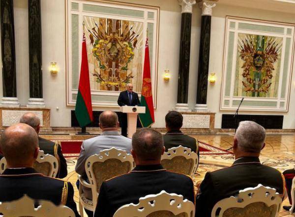 白俄罗斯总统与军方、强力部门以及情报部门负责人会面