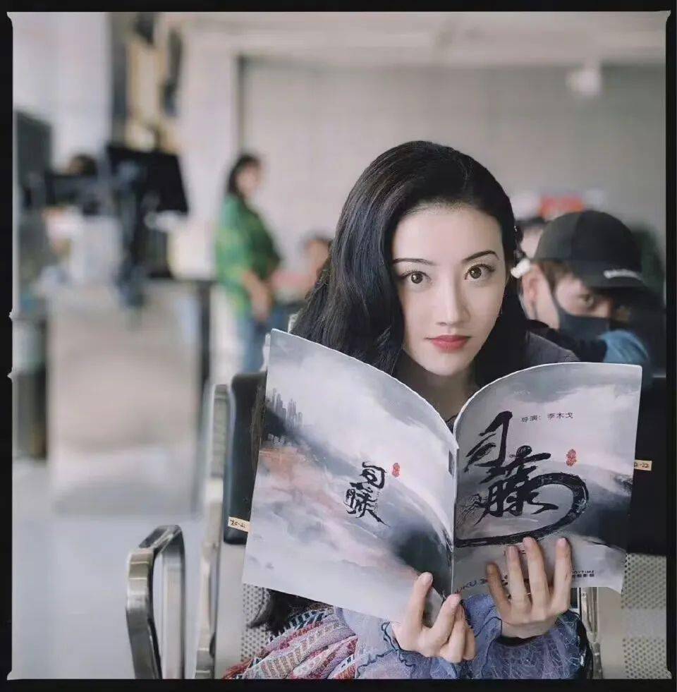 王俊凯和经纪人恋爱?热巴被逼官宣?陈思诚吸血景甜?_合作_女士_网友