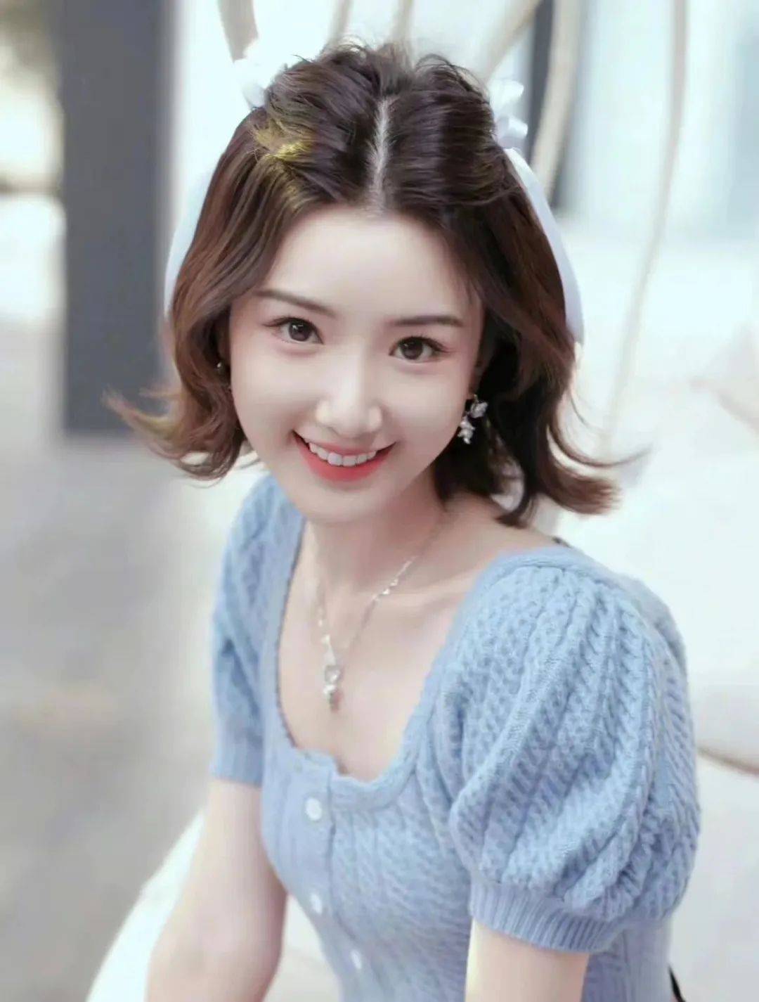 丝带扎发出现女明星传女明星现象了!_马尾_蝴蝶结_造型