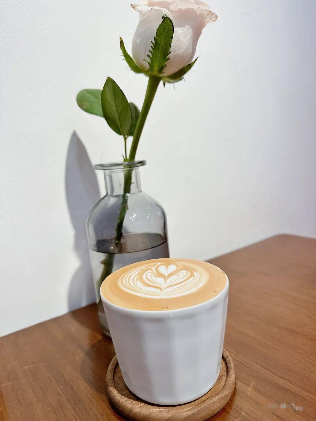 莫芮咖啡店内用的是mina咖啡机,对用"辣妈杀手"机器的店,我有一种执念