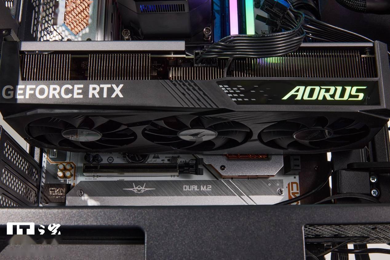 【it之家开箱】技嘉aorus geforce rtx 4060 elite 8g显卡开箱,浓郁