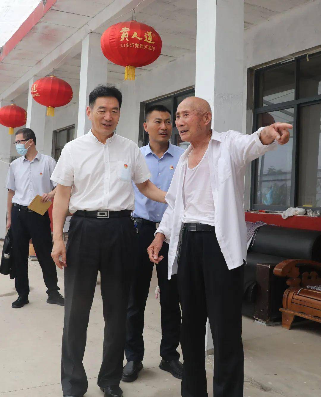 6月29日,市卫生健康委机关党支部到莒南县十字路街道官坊村开展"庆