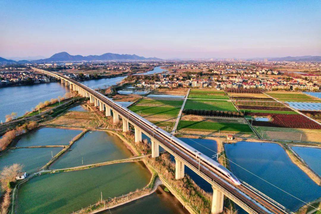 长三角首开西宁高铁_列车_上海_区段