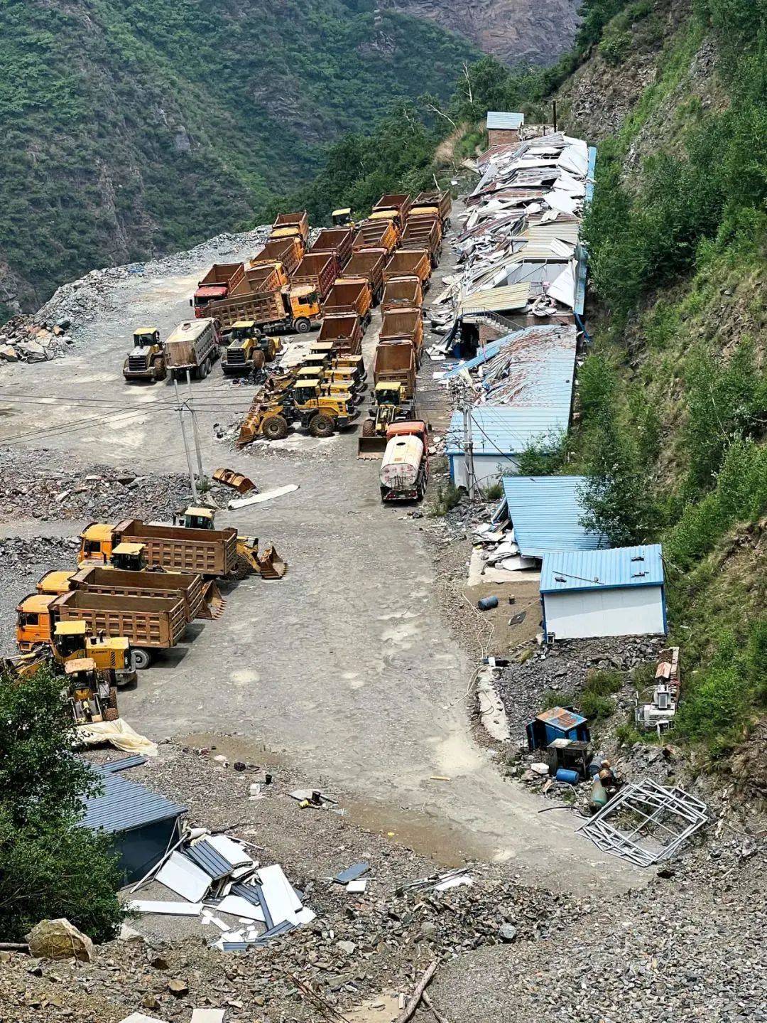 精诚矿业有限责任公司的采矿区(以下简称精诚铁矿)瞒报多起矿难事件