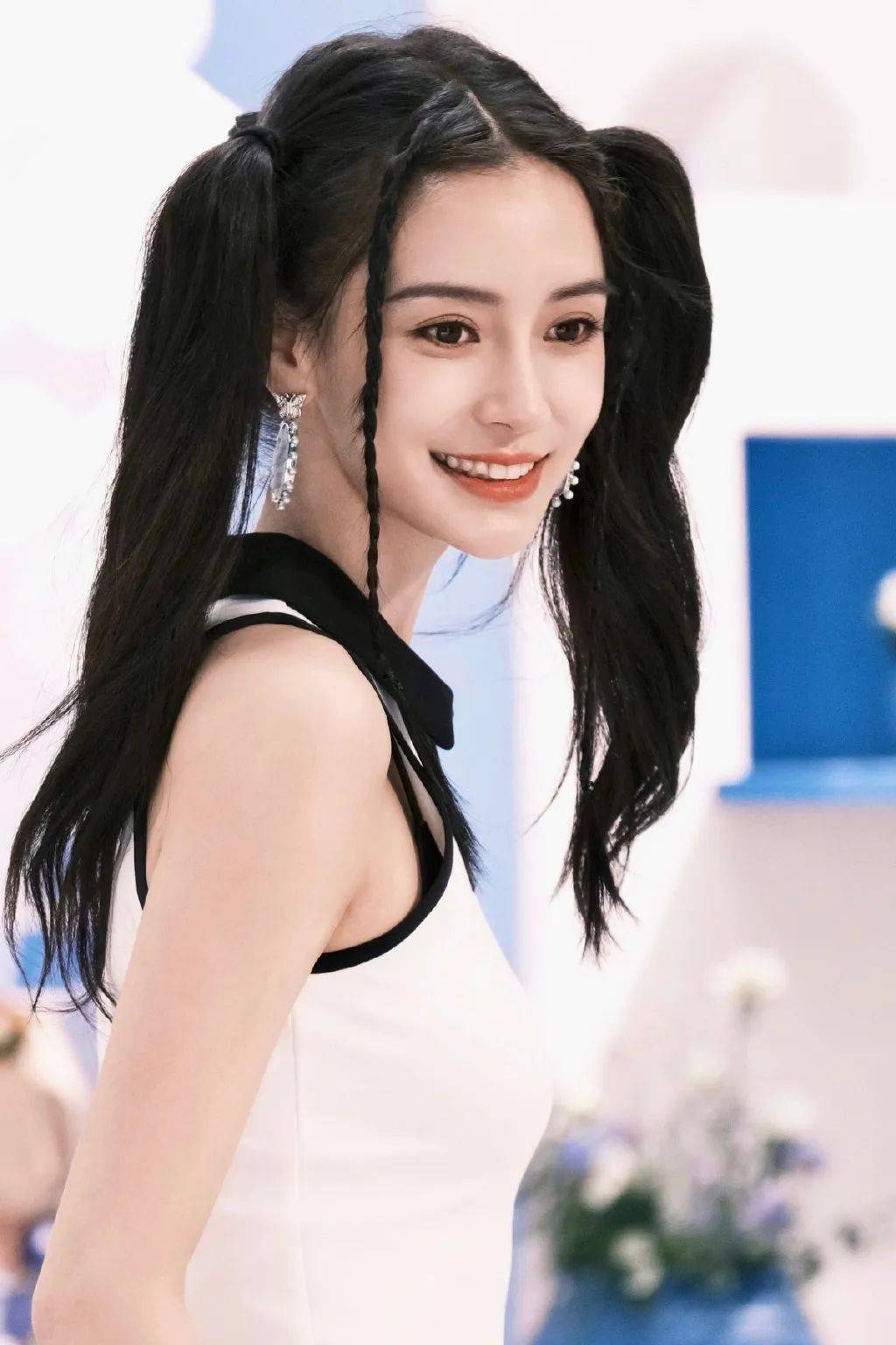一到夏天,女明星都会疯狂爱上双马尾?_蝴蝶结_造型_元气