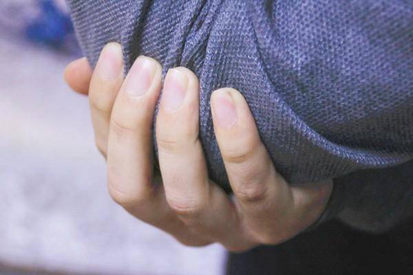 拧毛巾胳膊肘使不上劲,一拿筷子就痛,是怎么了?_肘关节_治疗_肌肉