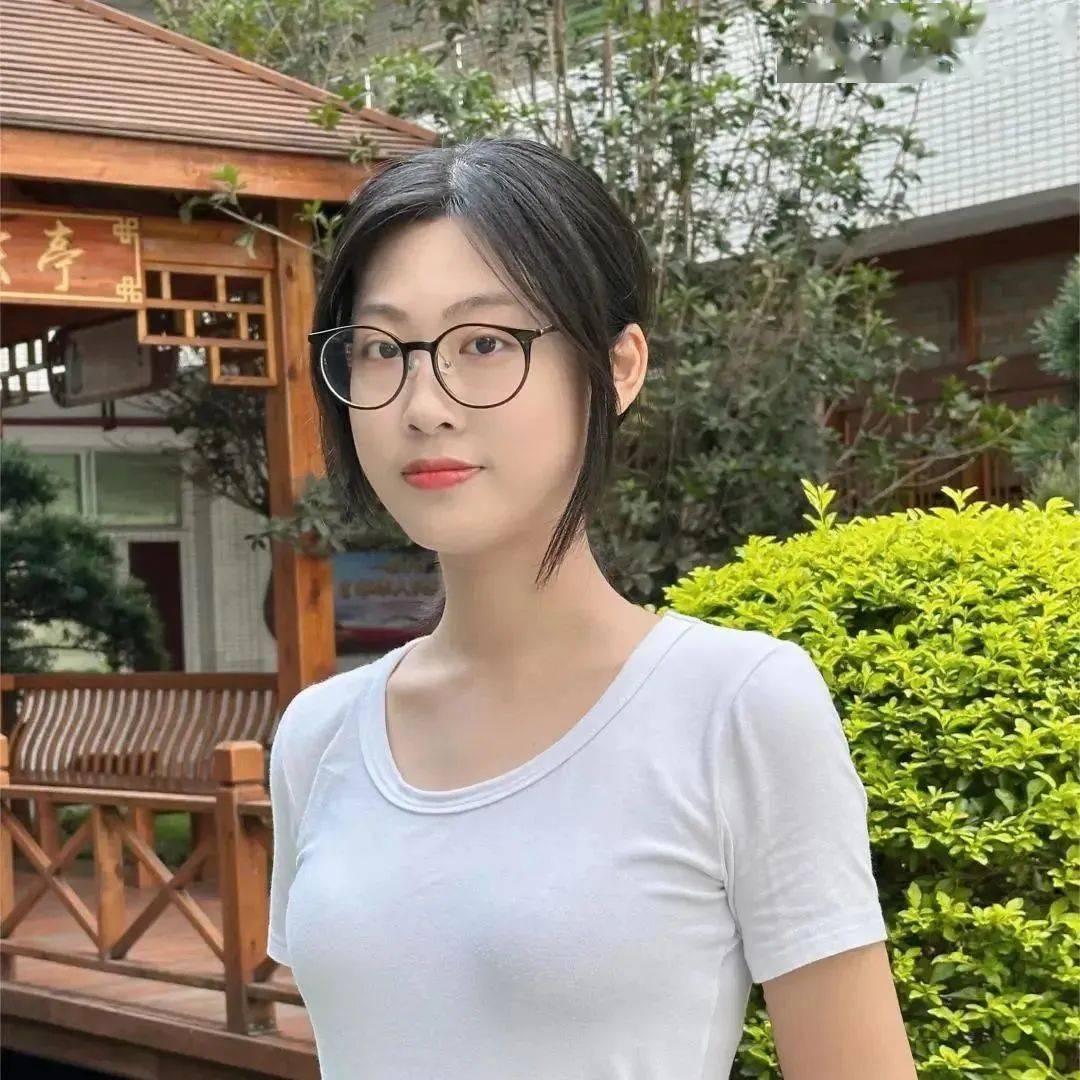 蔡晴怡麦嘉琪吴晓桐希望获此殊荣的教师在以后的工作中,充分发挥辐射