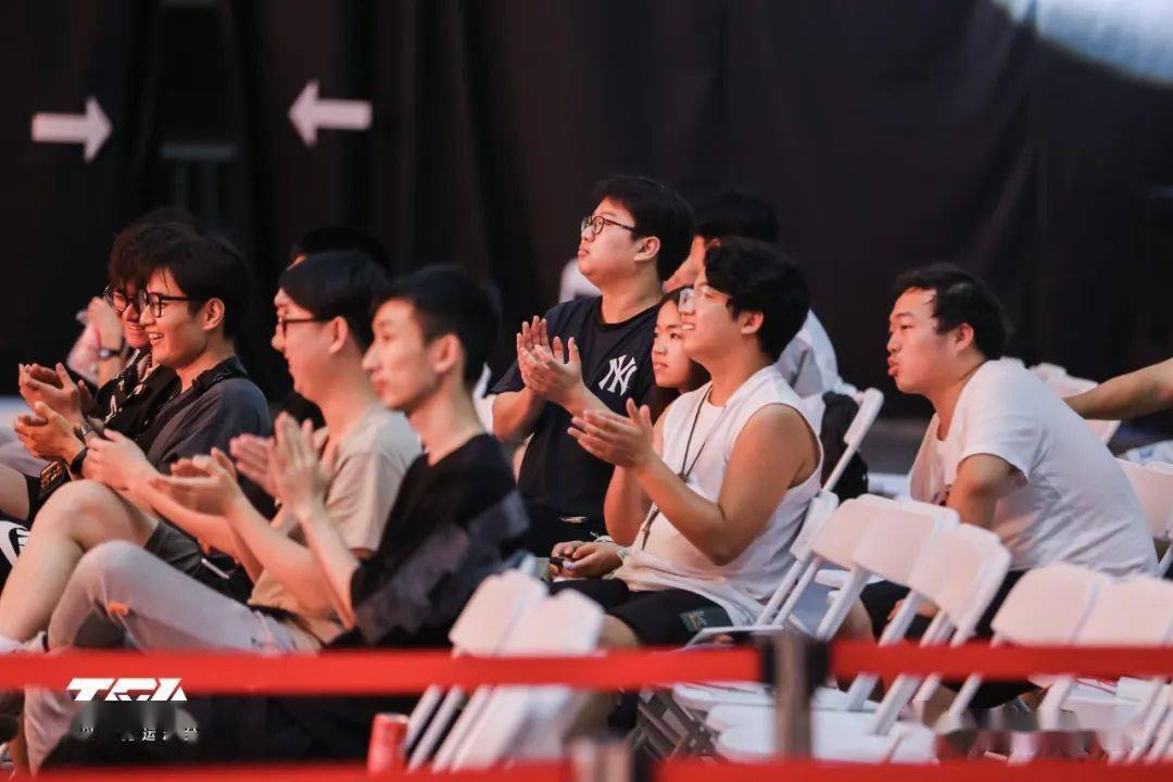 "观众孙正宇和朋友开车20分钟就能到现场观看电竞赛事