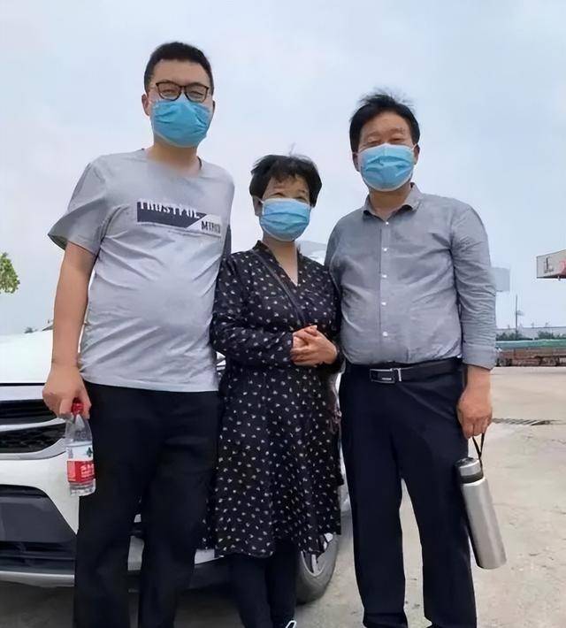 杜新枝开播透露许妈与自己初次见面,言语被网友戳穿_生活_姚爸_郭威