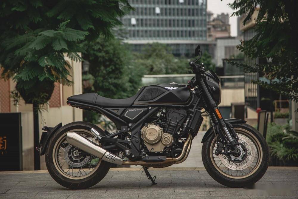 摩托车品牌的后起之秀,它的每一次动作可谓都是惊艳,从第一款gk500