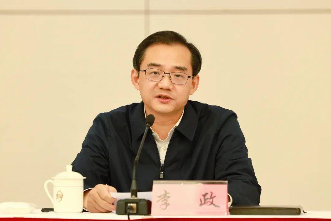 李政任上海市委常委,秘书长_崇明_工作_区委书记