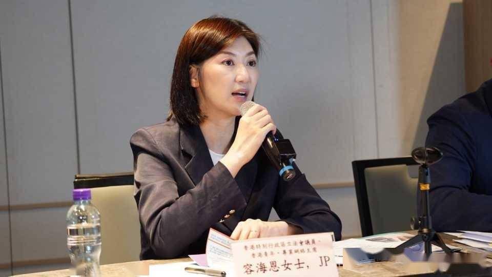 容海恩吁袁弓夷返回香港自首,指与丈夫离婚不能解决问题_袁弥昌_国安