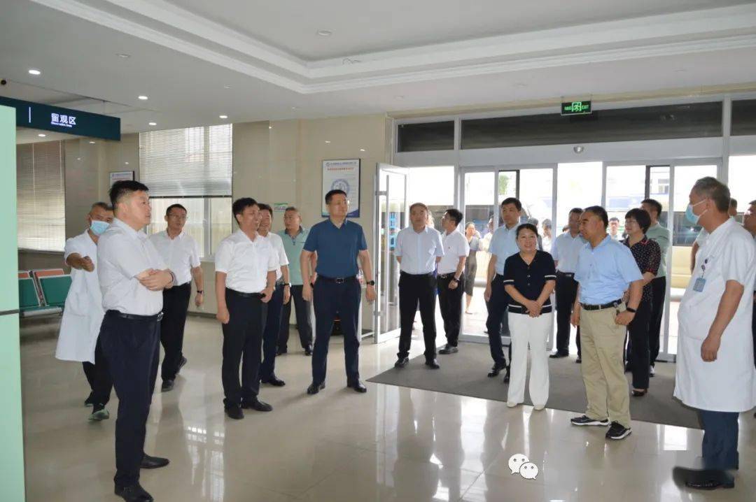 观摩团对莘县实验室能力建设和朝城镇卫生院智慧化预防接种门诊建设