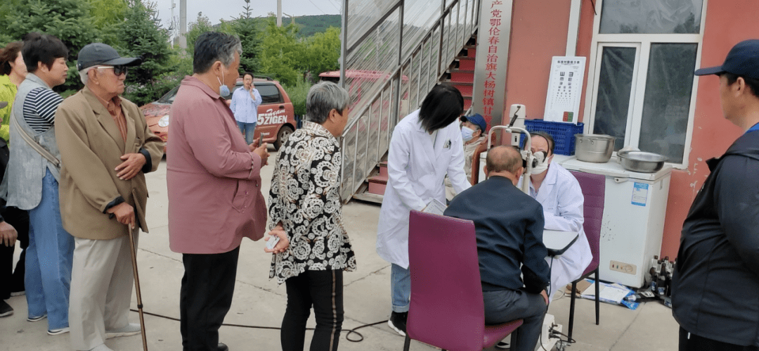 近日,大杨树镇甘奎路社区新时代文明实践站联合呼伦贝尔爱尔眼科医院