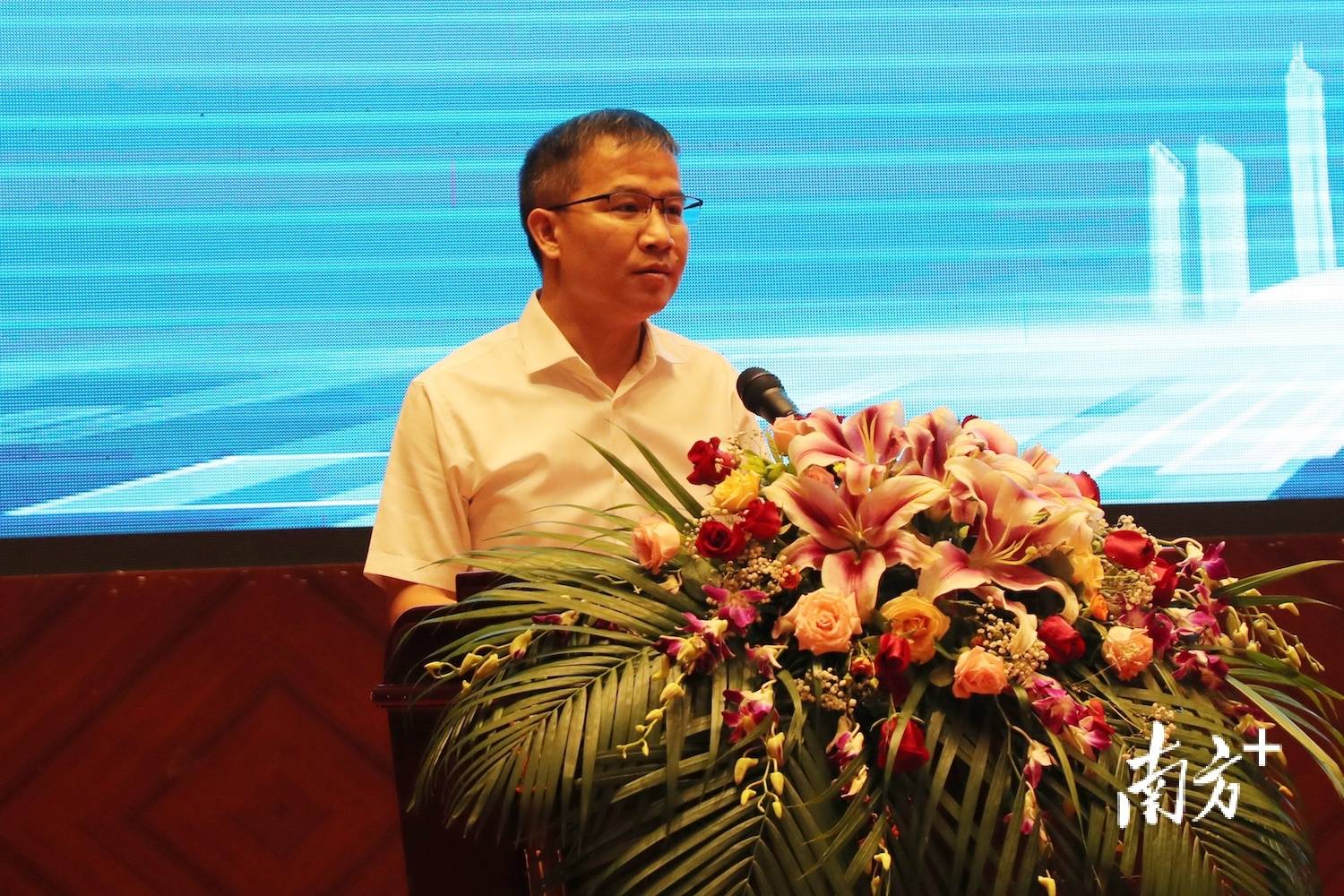 罗达祥表示,丰顺将坚持实体经济为本,制造业当家,大力实施"丰声计划"