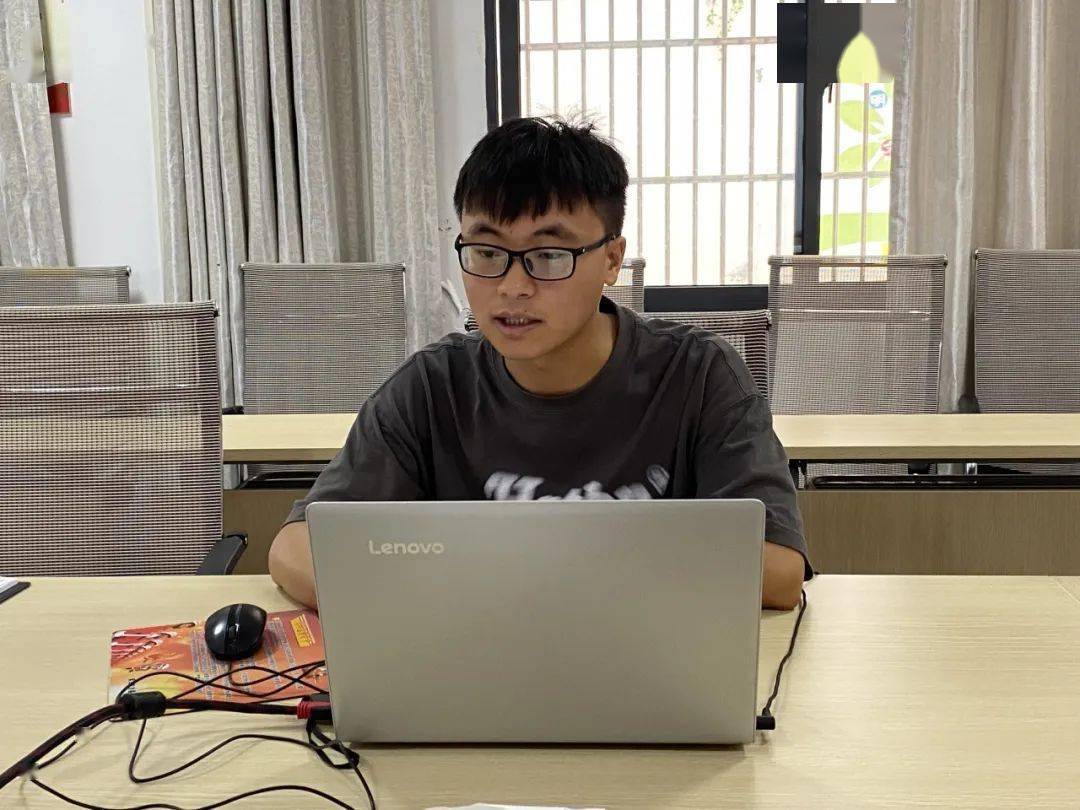 最后,团县委书记雷小丽同志对保密工作进行安排部署,要求全体干部职工