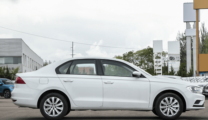 宝来传奇的车身轴距则为2614mm,照着朗逸新锐还是差了一点.