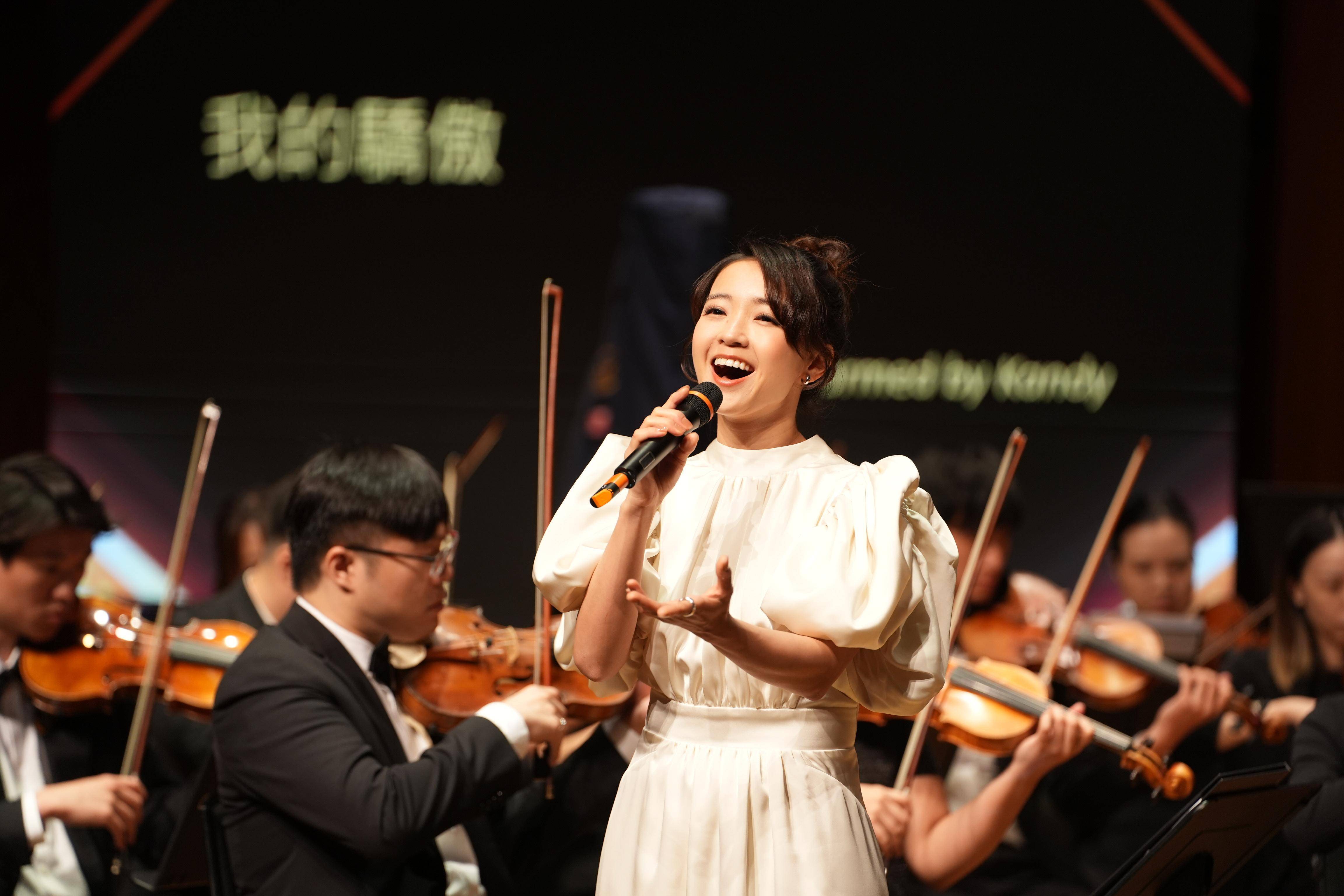 音乐会以特别嘉宾亮相,与香港新晋管弦乐团"传承爱乐"合作,携手演出