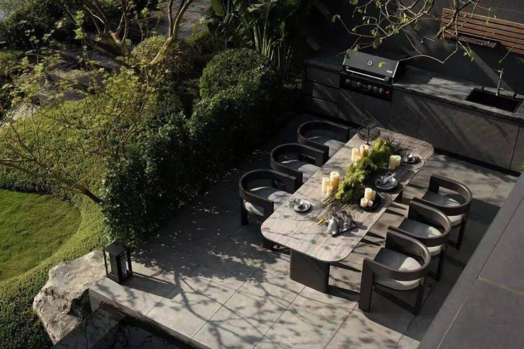 阿多尼斯1281年前,一位41岁的中年男人走进秦岭峰峦叠翠的辋川