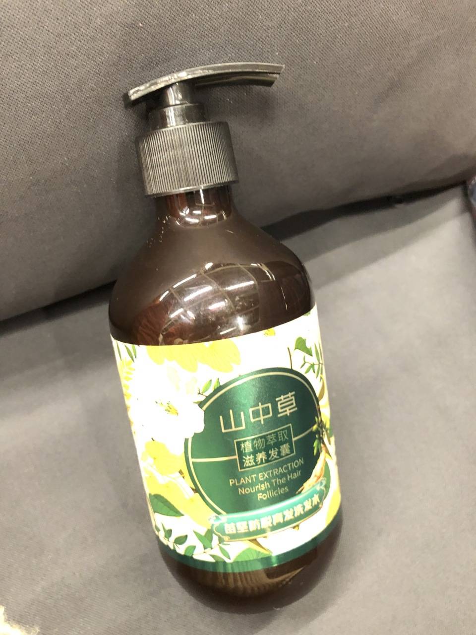 女性脂溢性脱发怎么造成的?这洗发水太懂头秃了!_头发_效果_按摩