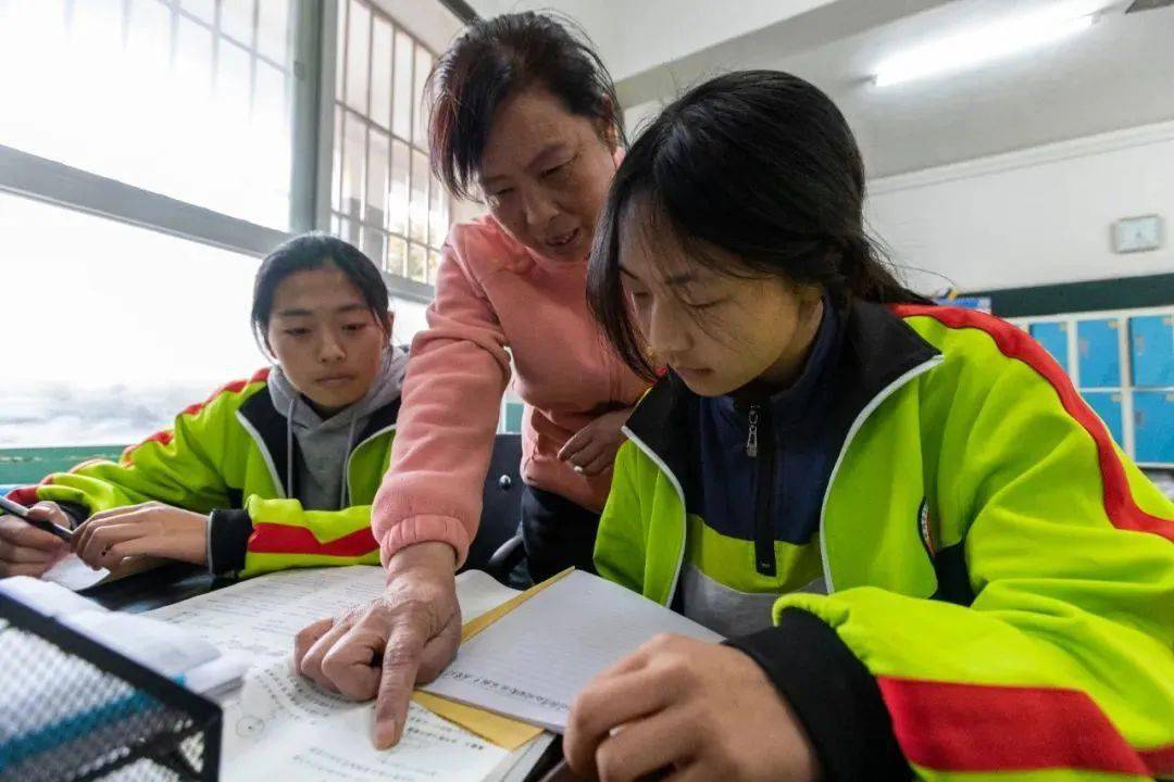 "夫妻教练"点燃乡村孩子"体育强国"梦_德保_彭小林_谷城县