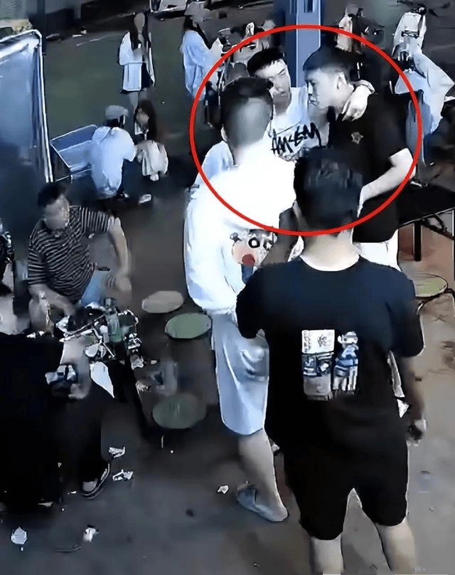 河南剪刀捅人案:死者是富二代,妻子是网红,程某算正当防卫?