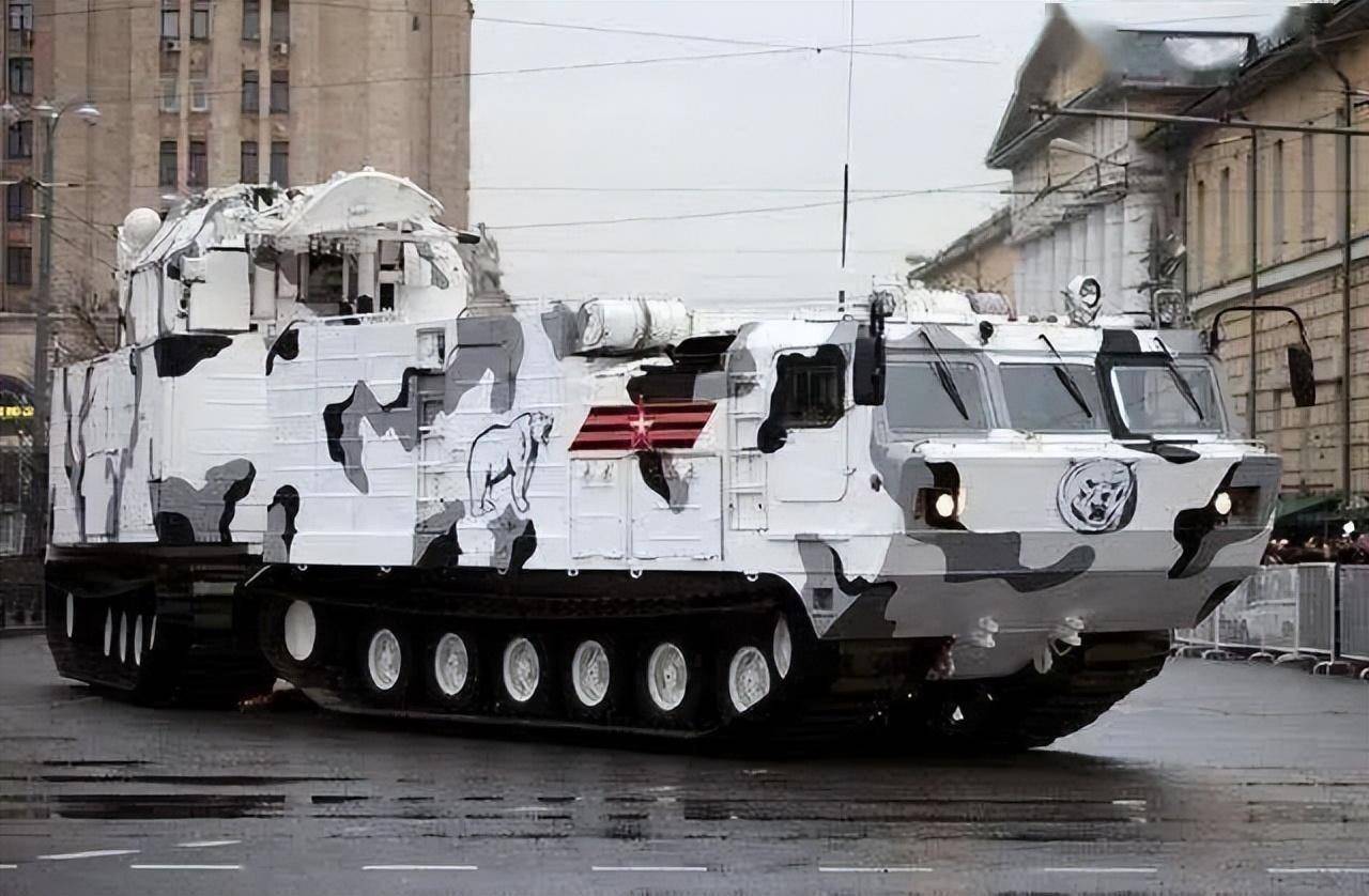 俄罗斯在dt-30履带式全地形车基础上研制的"道儿"防空导弹系统,主要