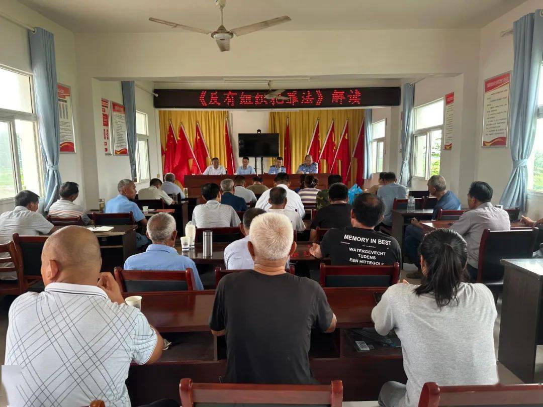 近日,寿县司法局深入丰庄镇五里村