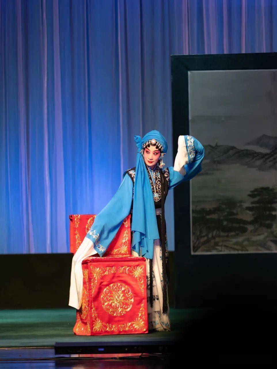 国家京剧院报道:火炎焱燚!李海燕领衔《锁麟囊》淄博火热上演.