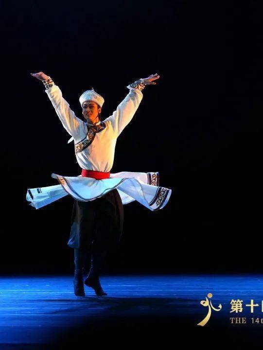 贾作光诞辰100周年舞蹈专场演出在鄂尔多斯大剧院精彩上演_文化_艺术