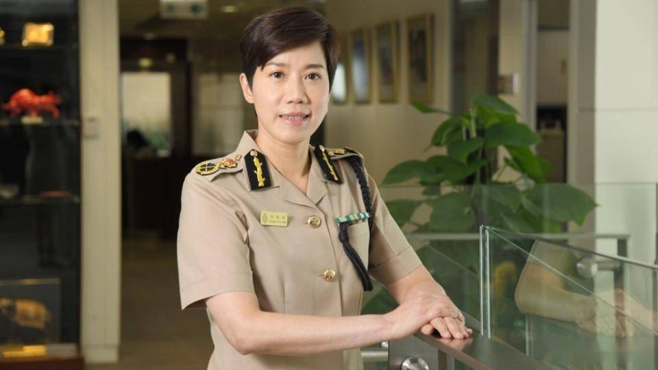 何珮珊:香港全面通关后海关上半年在机场检2.