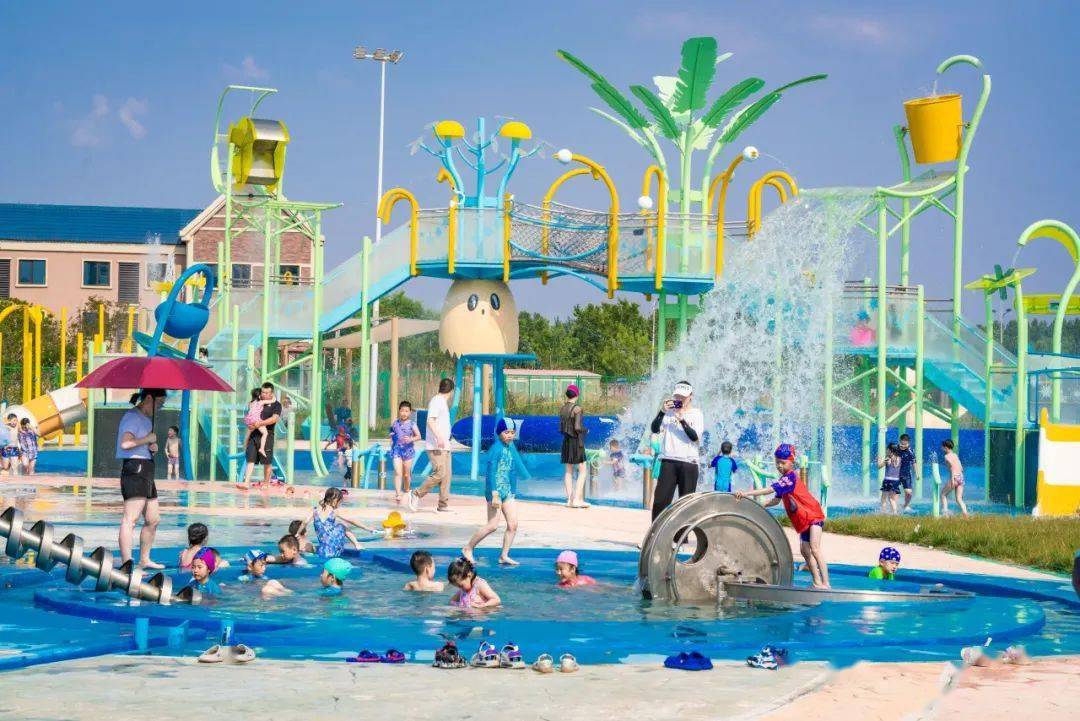 在青岛水上乐园,清凉一夏_游乐_水花_世界
