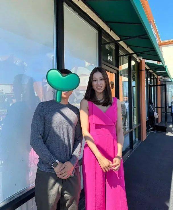 钟嘉欣同脊医老公jeremy婚后育有3个小朋友,移居加拿大嘅佢减少幕前