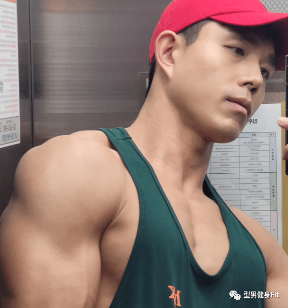 67韩国肌肉男完美身材
