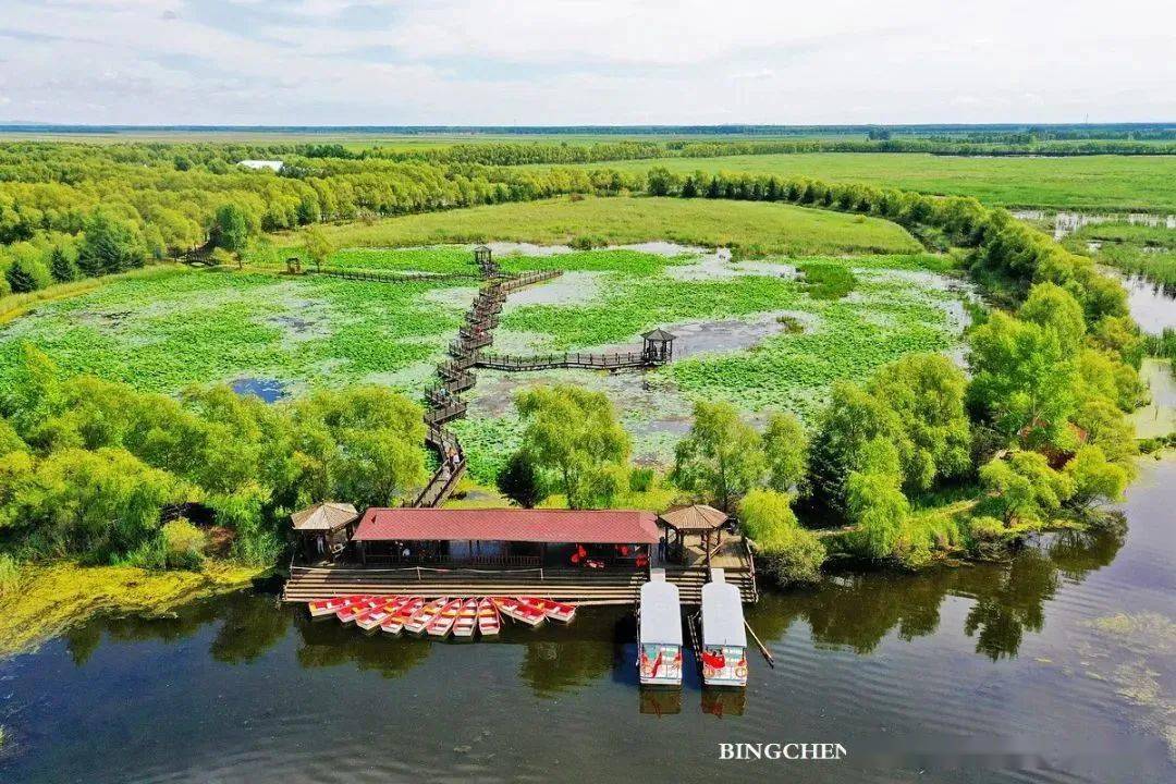 湿地公园位于实验区,占地290公顷,是双鸭山市首个aaaa级旅游风景区
