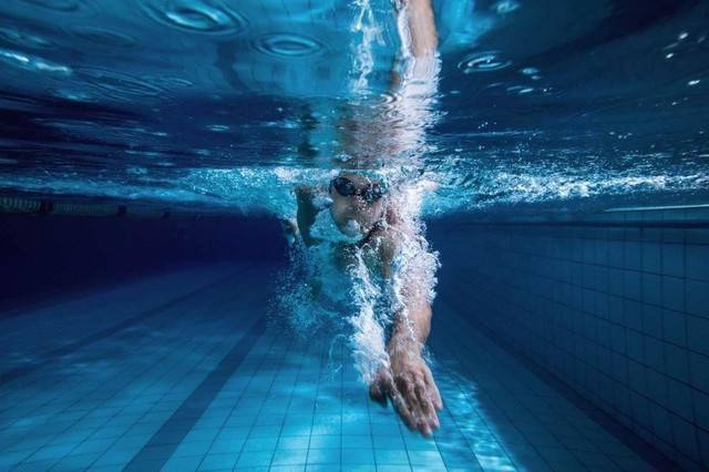 split_eca_zolecjd电商推广区域分隔符开始#]游泳裤和游泳衣是游泳时