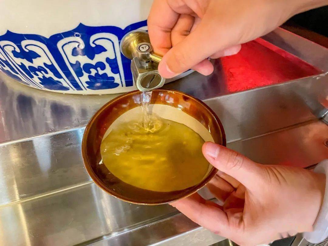 美人醋经自然发酵而成但总是能听到朋友推荐虽然他家在芒市才刚开一个