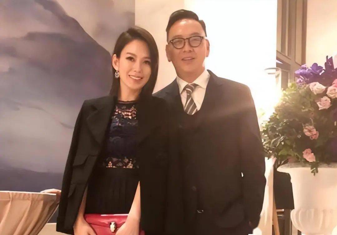 嫁大15岁富商17年过得像保姆,曾为生娃险丧命_殷悦_婚姻_老公