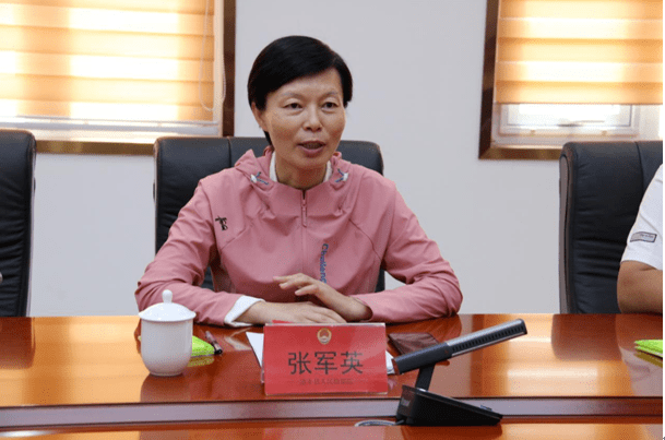 张军英主持会议,并强调,要全面贯彻落实此次会议精神,从讲政治,抓落实