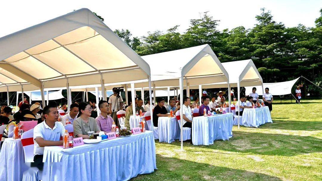 三水区人力资源和社会保障局副局长黄丽琼,南山镇党委书记朱伟伟,南