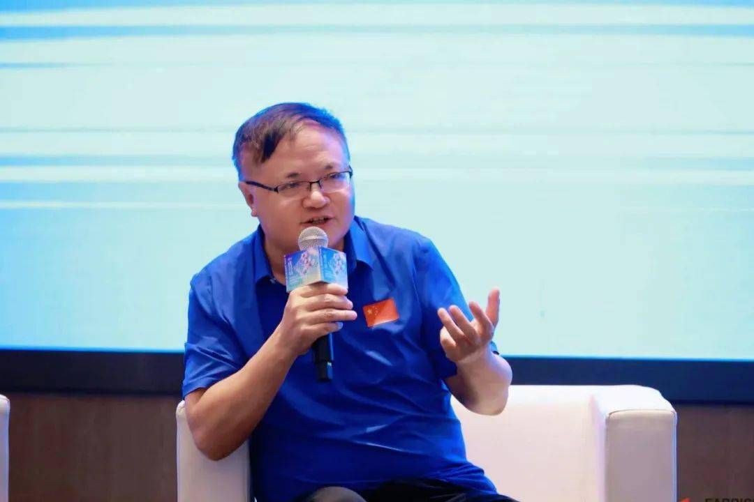 福建永荣锦江股份有限公司总经理汪建根,常务副总经理张方永,市场副总