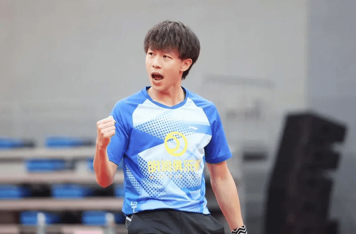 马龙单局狂轰11-1,王楚钦3-0大胜,王曼昱零封削球手_薛飞_比赛_樊振东