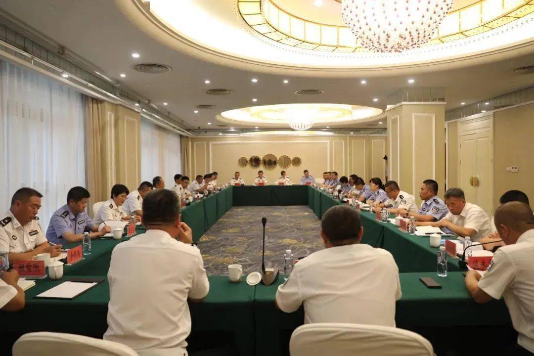 武警内蒙古总队大校副司令员翁新春,自治区财政厅副厅长王凤岐,自治区