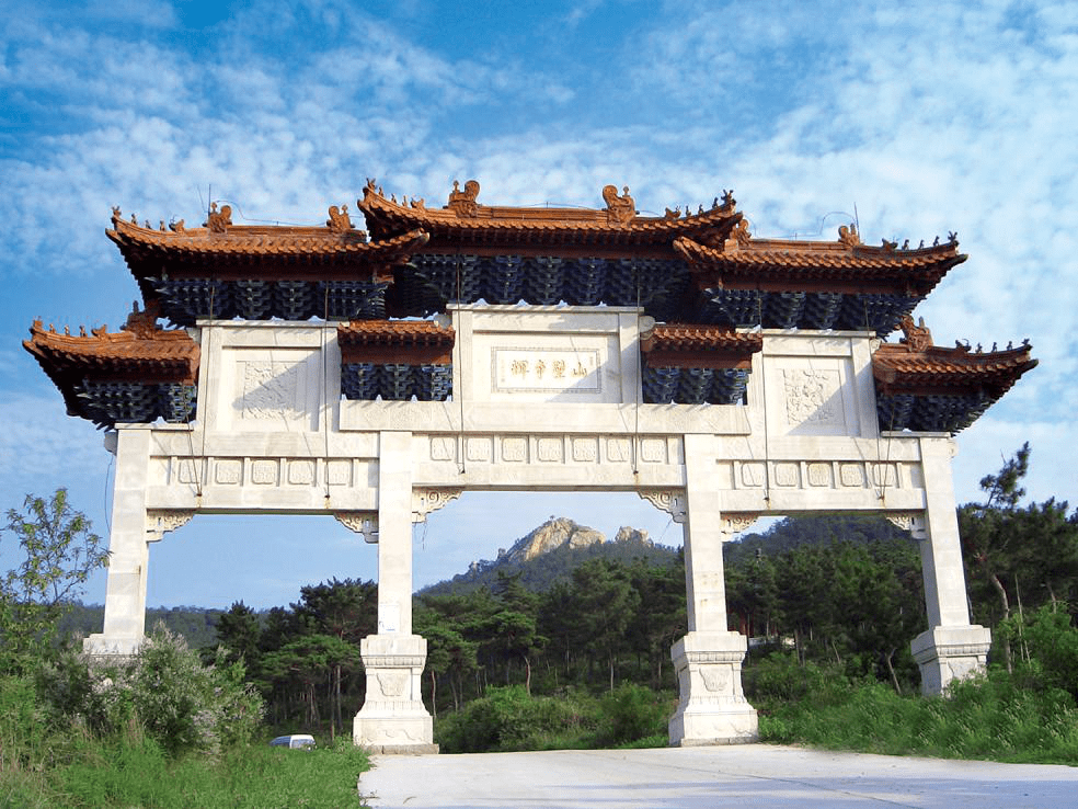 即日起,云峰山景区游客登山门票免费,进入展厅参观门票价格5元/人.