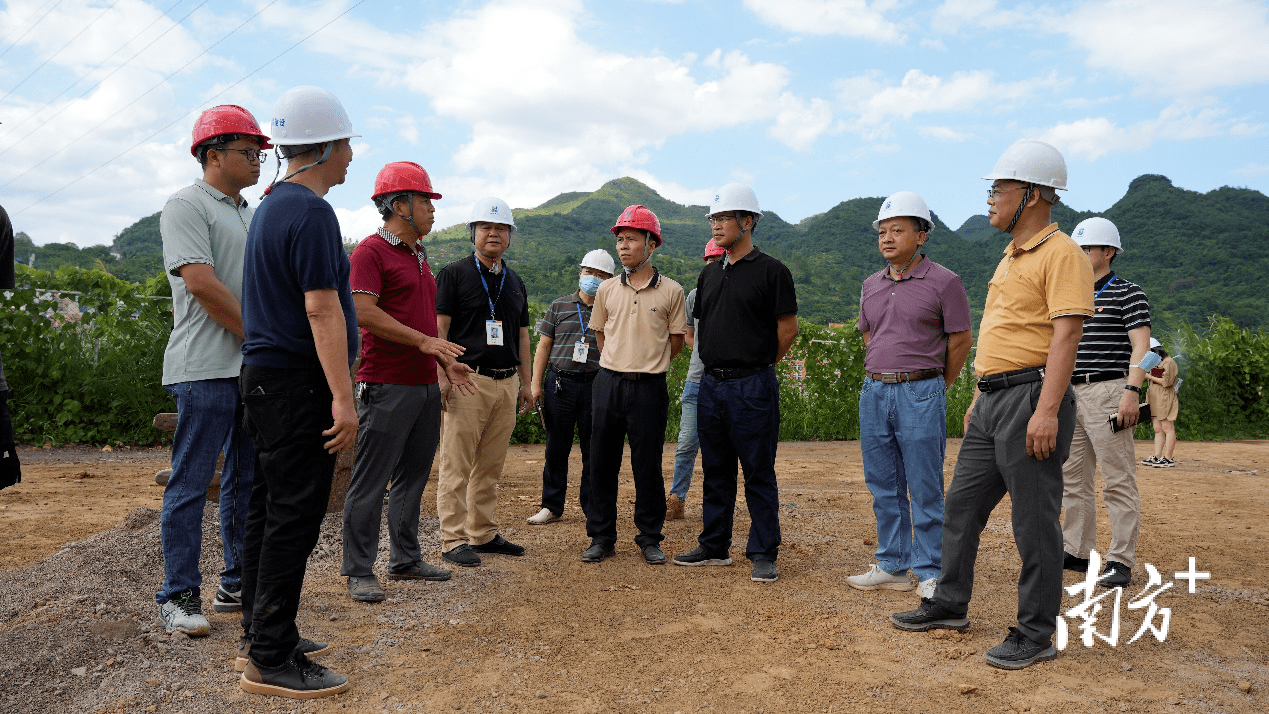 连州市副市长何永锋调研连州市医疗总院人民医院建设项目.