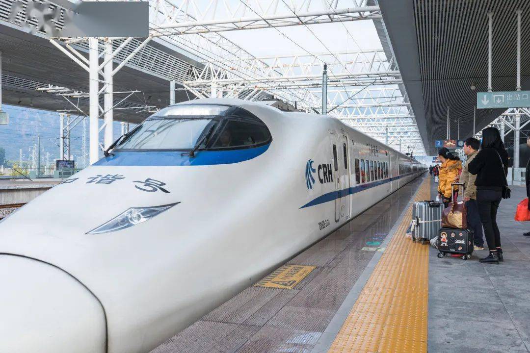玉林市副市长石红艳说:"广大群众特别关心的南宁经玉林至深圳高铁广西