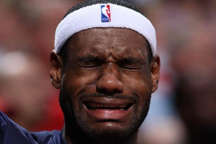 詹密和詹黑都沉默了盘点詹姆斯那些火爆全网的梗图_翻盖手机_眼泪