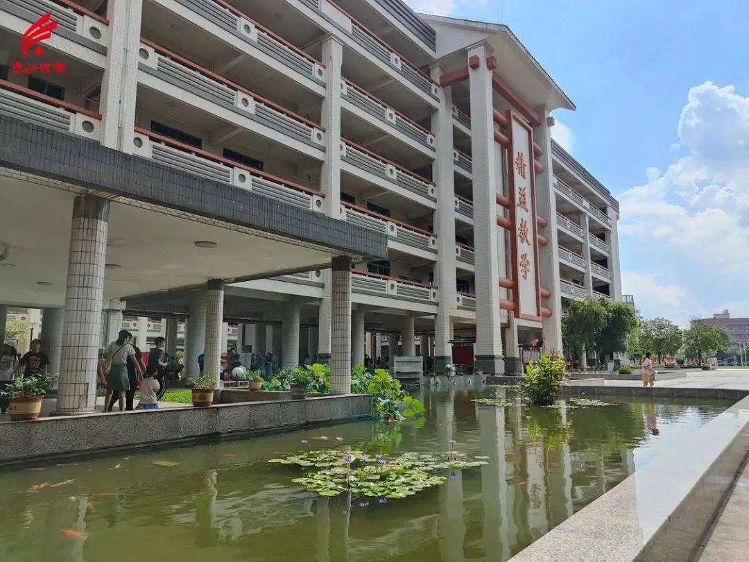 桂城中学迎来1150名高一新生入学注册!_家长_通知书_校园