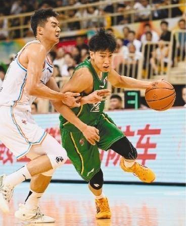 辽篮新"双子星"引人关注_李虎翼_比赛_张峻豪